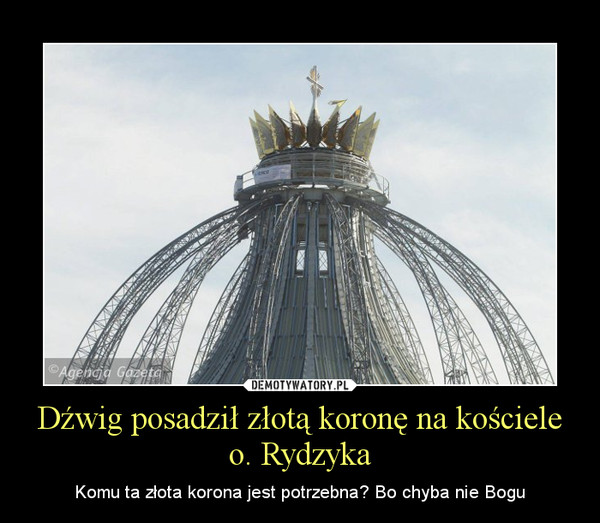 Dźwig posadził złotą koronę na kościele o. Rydzyka – Komu ta złota korona jest potrzebna? Bo chyba nie Bogu 