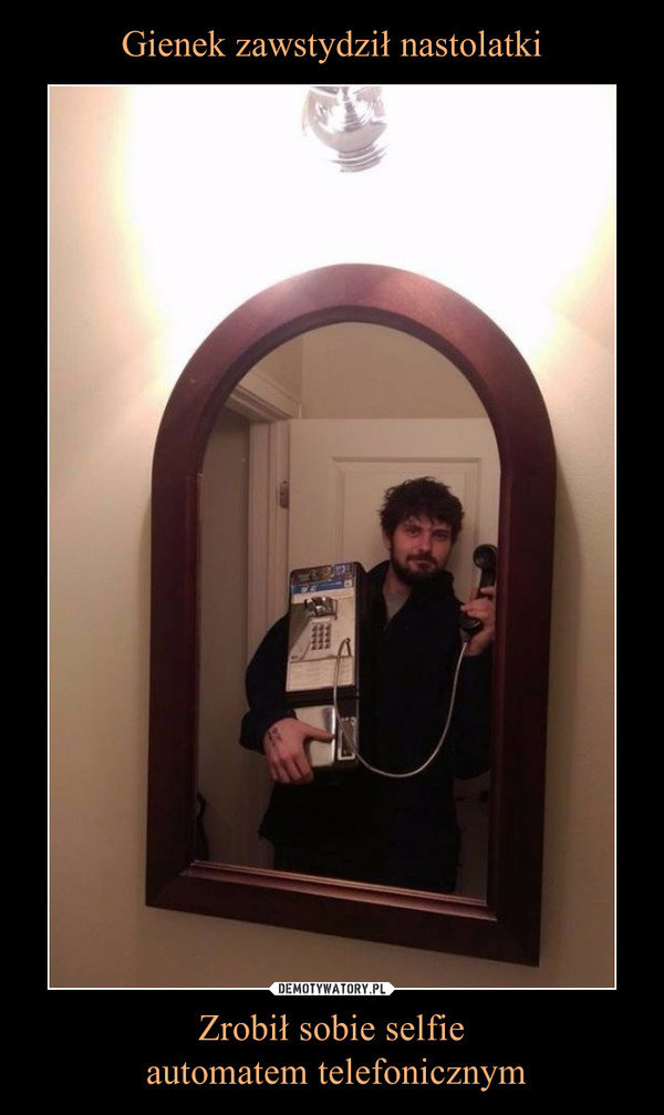 Zrobił sobie selfie automatem telefonicznym –  