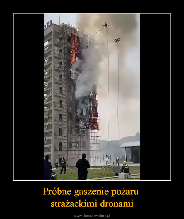 Próbne gaszenie pożaru strażackimi dronami –  