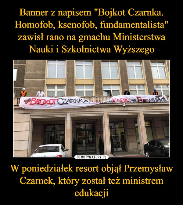 Banner z napisem "Bojkot Czarnka. Homofob, ksenofob, fundamentalista" zawisł rano na gmachu Ministerstwa Nauki i Szkolnictwa Wyższego W poniedziałek resort objął Przemysław Czarnek, który został też ministrem edukacji