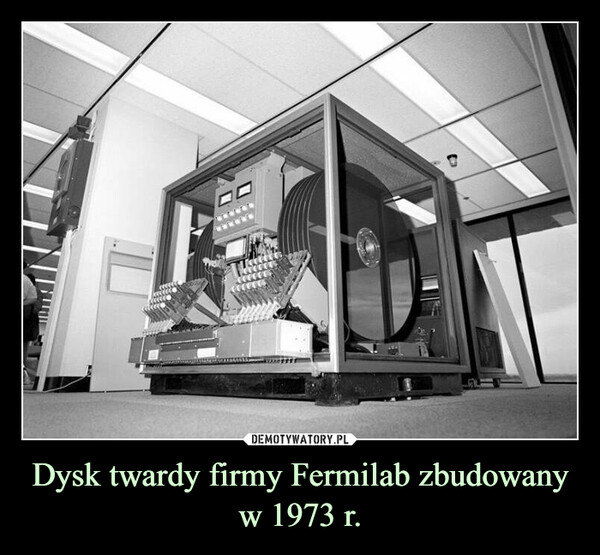 Dysk twardy firmy Fermilab zbudowany w 1973 r. –  